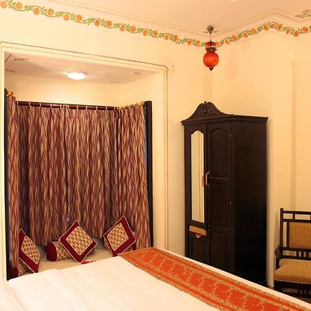 Hotel Mahima Palace Удайпур Екстериор снимка