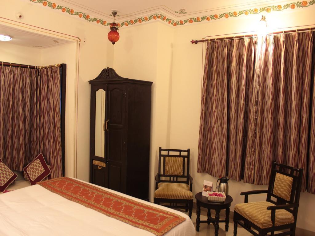Hotel Mahima Palace Удайпур Екстериор снимка