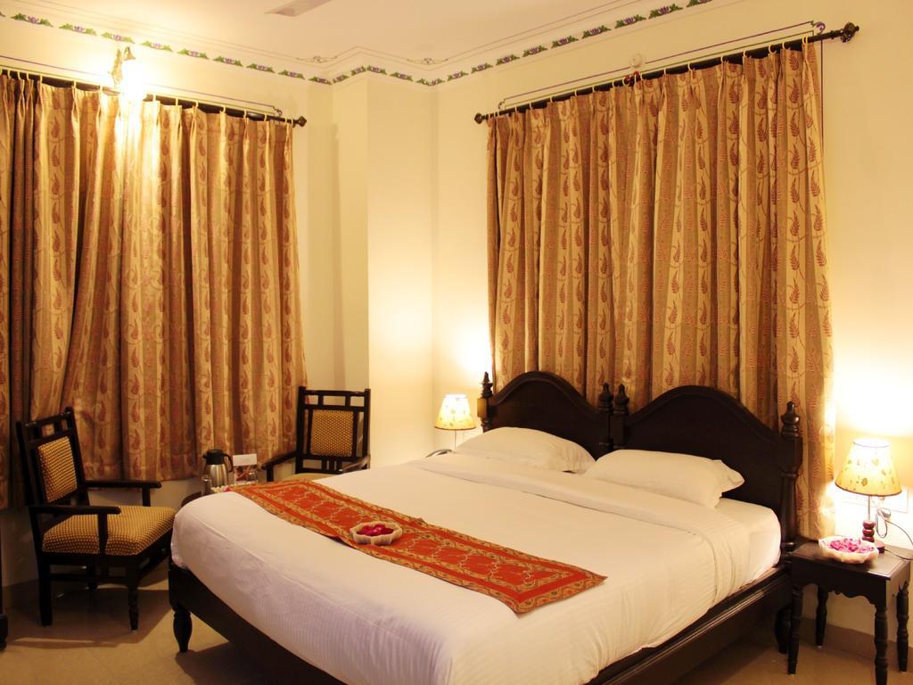 Hotel Mahima Palace Удайпур Екстериор снимка