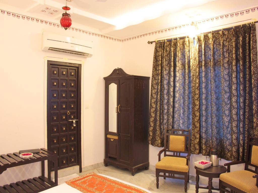 Hotel Mahima Palace Удайпур Екстериор снимка