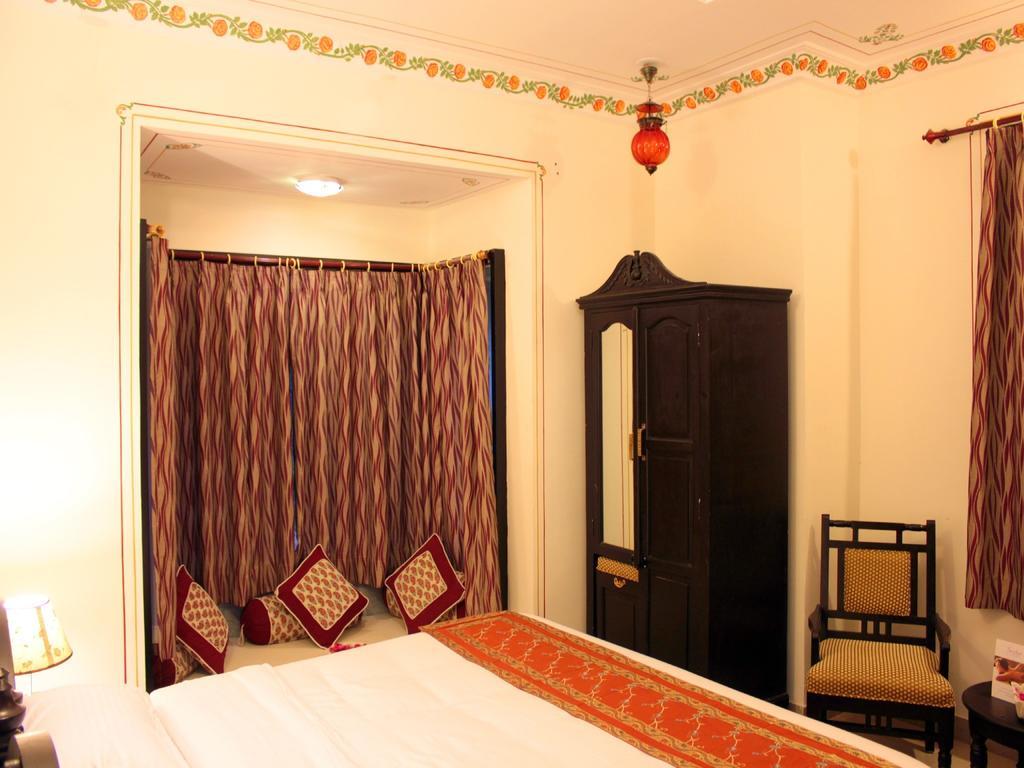 Hotel Mahima Palace Удайпур Екстериор снимка