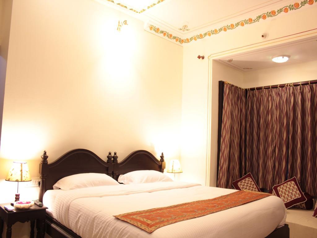 Hotel Mahima Palace Удайпур Екстериор снимка
