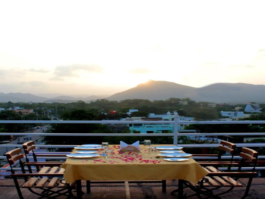 Hotel Mahima Palace Удайпур Екстериор снимка